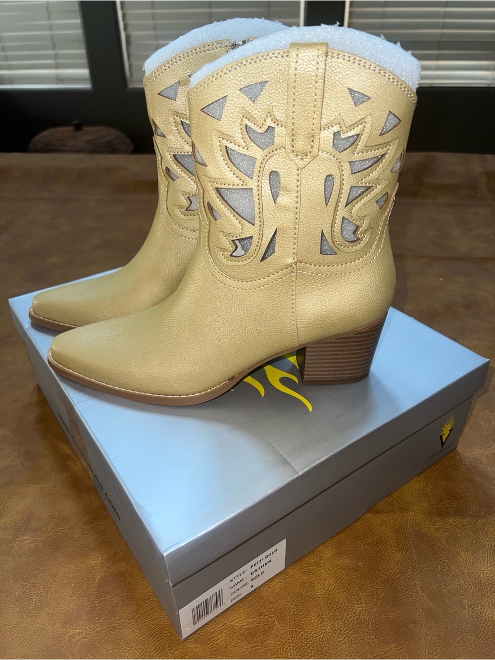 NIB VOLATILE Women's Esther Western Boot Women’s size 9